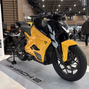 Podium 100% cardboard ATC au salon du 2 roues
